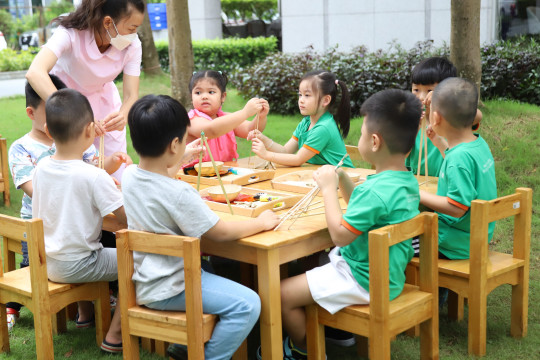 Lớp tuổi thơ khám phá