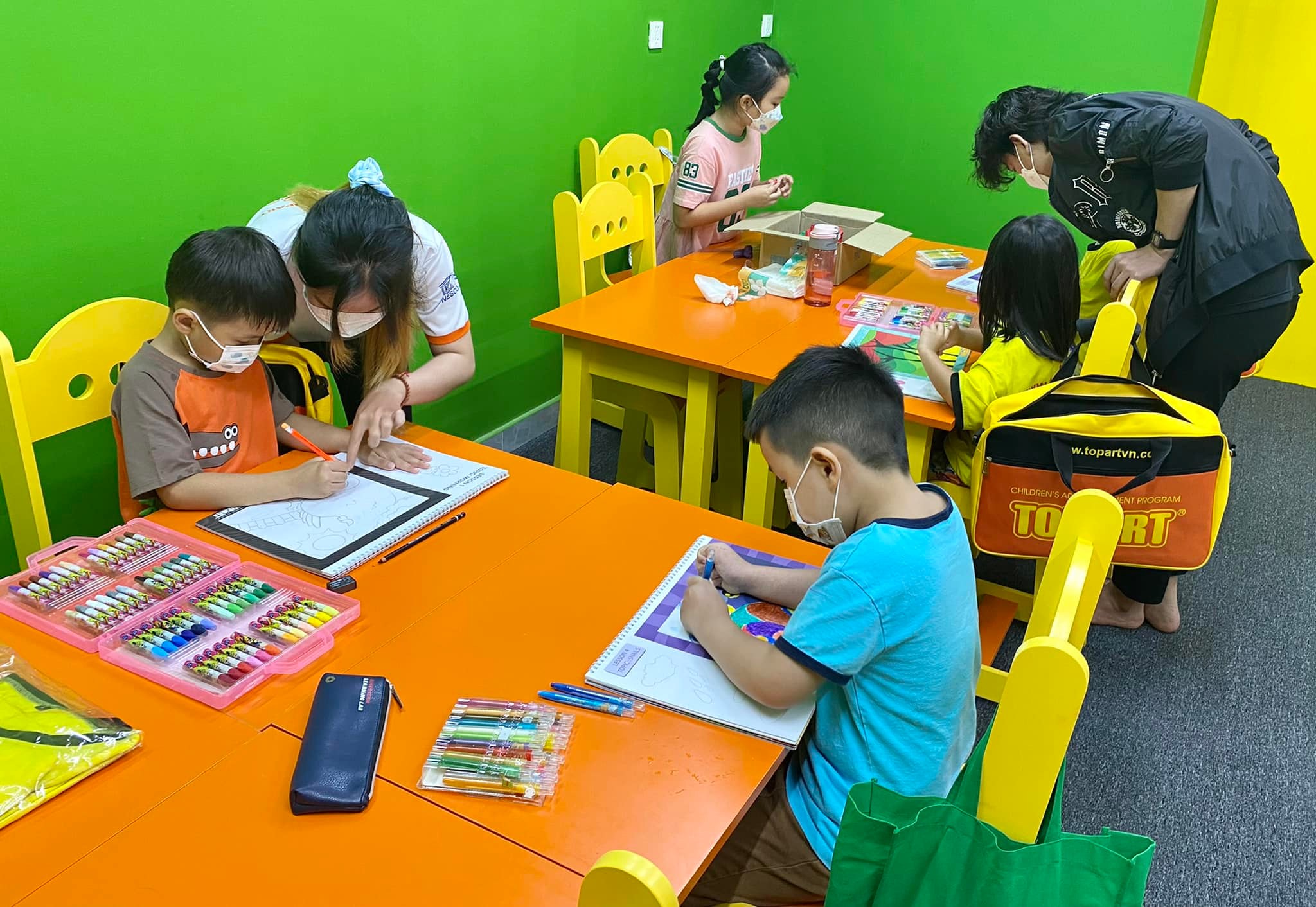 Lớp mỹ thuật